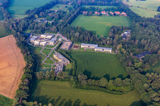 Vue aérienne de Prison de Panovenweg à Rekken dans le département Gueldre, Pays-Bas