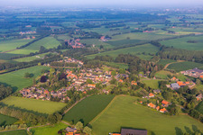 Vue aérienne de Rekken dans le département Gueldre, Pays-Bas