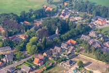Vue aérienne de Johannes de Doperkerk à Winterswijk Meddo dans le département Gueldre, Pays-Bas