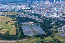 Vue aérienne de Parc chimique Marl derrière les plaines inondables de la Lippe à le quartier Chemiezone in Marl dans le département Rhénanie du Nord-Westphalie, Allemagne