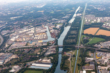 Vue aérienne de TransTank au port de la ville Gelsenkirchen à le quartier Schalke in Gelsenkirchen dans le département Rhénanie du Nord-Westphalie, Allemagne