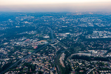 Vue aérienne de A40 à le quartier Kray in Essen dans le département Rhénanie du Nord-Westphalie, Allemagne