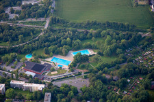 Vue aérienne de Bains et sports Oststadt à le quartier Freisenbruch in Essen dans le département Rhénanie du Nord-Westphalie, Allemagne