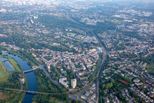 Vue aérienne de Sur la Ruhr à le quartier Steele in Essen dans le département Rhénanie du Nord-Westphalie, Allemagne