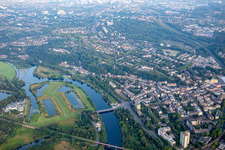 Vue aérienne de Boucle courbe des berges de la rivière Überruhr dans la boucle de la Ruhr à le quartier Bergerhausen in Essen dans le département Rhénanie du Nord-Westphalie, Allemagne