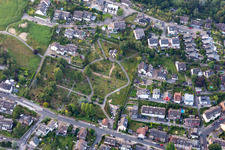 Vue aérienne de Cimetière à le quartier Kupferdreh in Essen dans le département Rhénanie du Nord-Westphalie, Allemagne