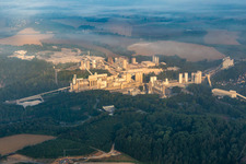Vue aérienne de Terrain et zones de déblais de la mine de ciment à ciel ouvert et de l'usine de matériaux de construction à le quartier Rohdenhaus in Wülfrath dans le département Rhénanie du Nord-Westphalie, Allemagne