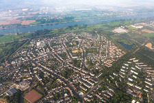 Vue aérienne de À l'embouchure de la Wupper à le quartier Rheindorf in Leverkusen dans le département Rhénanie du Nord-Westphalie, Allemagne
