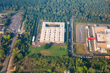 Vue aérienne de Zone industrielle et implantation d'entreprises sur la Neusser Landstraße avec Infineum GmbH & Co. KG, GIA Gesellschaft für innovante Automationtechnik mbh et Romaco Kilian GmbH à le quartier Niehl in Köln dans le département Rhénanie du Nord-Westphalie, Allemagne