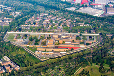 Vue aérienne de Terrain et clôture de sécurité de la prison de Rochusstraße. Usage éditorial uniquement. à le quartier Ossendorf in Köln dans le département Rhénanie du Nord-Westphalie, Allemagne