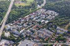 Vue aérienne de Franz. Allee à le quartier Französisches Viertel in Tübingen dans le département Bade-Wurtemberg, Allemagne