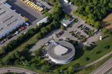 Vue aérienne de Bâtiment circulaire de l'académie IHK Academy Reutlingen à le quartier Jettenburg in Kusterdingen dans le département Bade-Wurtemberg, Allemagne