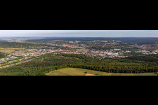 Vue aérienne de Perspective panoramique de la zone urbaine avec ses périphéries et son centre-ville à Tübingen dans le département Bade-Wurtemberg, Allemagne