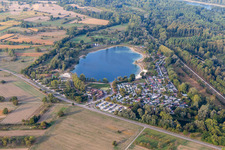 Vue aérienne de Caravanes et tentes - Camping et emplacement pour tentes Rastatter-Freizeitparadies GmbH et Golfclub Altrhein eV en Plittersdorf à le quartier Plittersdorf in Rastatt dans le département Bade-Wurtemberg, Allemagne