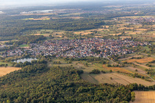 Vue aérienne de Du nord à le quartier Ottersdorf in Rastatt dans le département Bade-Wurtemberg, Allemagne