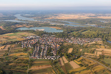 Vue aérienne de Zones riveraines du Rhin en Wintersdorf à le quartier Wintersdorf in Rastatt dans le département Bade-Wurtemberg, Allemagne