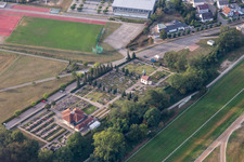 Vue aérienne de Cimetière à Iffezheim dans le département Bade-Wurtemberg, Allemagne