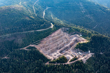 Vue aérienne de Carrière de VSG Schwarzwald Granit Werke GmbH & Co. KG pour l'extraction et l'exploitation du granit à le quartier Hinterseebach in Seebach dans le département Bade-Wurtemberg, Allemagne