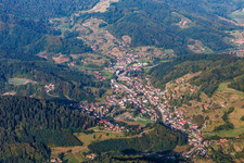 Vue aérienne de Ottenhöfen im Schwarzwald dans le département Bade-Wurtemberg, Allemagne