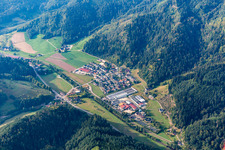 Vue aérienne de Parc industriel de Höfle et implantation d'entreprises. Franz H. Bruder, Roland Erdrich à Höflie à le quartier Ramsbach in Oppenau dans le département Bade-Wurtemberg, Allemagne