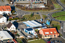 Vue aérienne de Station-service pour la vente d'essence et de carburants diesel Aral Gas Station Markus Götz à Kandel dans le département Rhénanie-Palatinat, Allemagne