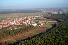 Vue aérienne de Hatzenbühl dans le département Rhénanie-Palatinat, Allemagne