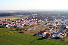 Vue aérienne de Nouvelle zone de développement An den Tongruben vue du nord à Rheinzabern dans le département Rhénanie-Palatinat, Allemagne