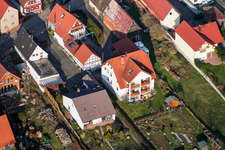 Chemin de Bach à Freckenfeld dans le département Rhénanie-Palatinat, Allemagne d'en haut