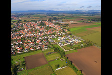 Vue aérienne de Nouvelle zone de développement à Holderbusch depuis l'est à Minfeld dans le département Rhénanie-Palatinat, Allemagne