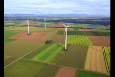 Vue aérienne de Parc éolien à Minfeld dans le département Rhénanie-Palatinat, Allemagne