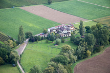 Vue aérienne de Terrain de moulin à le quartier Heuchelheim in Heuchelheim-Klingen dans le département Rhénanie-Palatinat, Allemagne