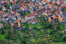 Vue aérienne de Église catholique du Nord à Steinweiler dans le département Rhénanie-Palatinat, Allemagne