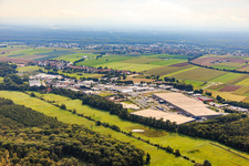 Vue aérienne de Zone industrielle de Horst vue du nord-ouest à le quartier Minderslachen in Kandel dans le département Rhénanie-Palatinat, Allemagne