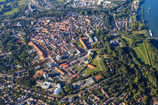 Vue oblique de Vue d'ensemble du centre-ville depuis le sud à Germersheim dans le département Rhénanie-Palatinat, Allemagne