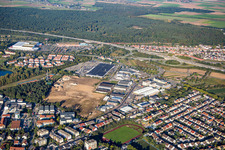 Vue d'oiseau de Zone commerciale Schütte-Lanz-Park à Brühl dans le département Bade-Wurtemberg, Allemagne