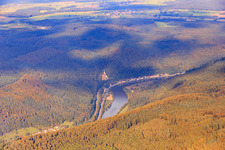 Vue aérienne de Château Zwingenberg sur le Neckar à Zwingenberg dans le département Bade-Wurtemberg, Allemagne