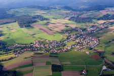Vue aérienne de Vue sur le village à le quartier Oberdielbach in Waldbrunn dans le département Bade-Wurtemberg, Allemagne