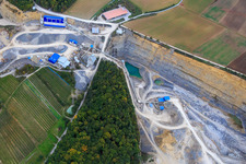 Vue aérienne de Travaux de gravier de carrière Josef Schraud GmbH & Co. KG à Retzstadt dans le département Bavière, Allemagne