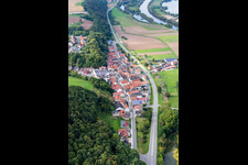 Vue aérienne de Vue sur le village à le quartier Roßstadt in Eltmann dans le département Bavière, Allemagne