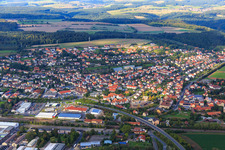 Vue aérienne de Village sur la B26 à le quartier Gleisenau in Ebelsbach dans le département Bavière, Allemagne