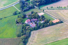 Vue aérienne de Cosmétiques Bella M à le quartier Unterschwappach in Knetzgau dans le département Bavière, Allemagne