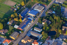 Vue aérienne de Zone industrielle de Kleinwald avec bx-pack GmbH et l'atelier de réparation automobile Stefan Roeller à Herxheim bei Landau dans le département Rhénanie-Palatinat, Allemagne
