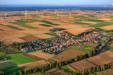 Vue aérienne de Vue du village depuis le sud-ouest à Herxheimweyher dans le département Rhénanie-Palatinat, Allemagne