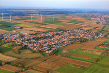 Vue aérienne de Vue d'ensemble du village depuis le sud-ouest à Minfeld dans le département Rhénanie-Palatinat, Allemagne