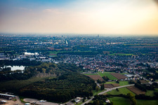 Vue aérienne de Strasbourg vue du nord à Hœnheim dans le département Bas Rhin, France