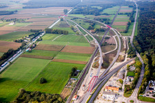 Vue aérienne de Chantier de construction du nouveau viaduc de l'ouvrage d'art du pont ferroviaire pour le tracé des voies ferrées sur le canal de la Marne au Rhin à Eckwersheim dans le département Bas Rhin, France