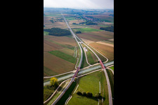 Vue oblique de Chantier de construction du nouveau viaduc de l'ouvrage d'art du pont ferroviaire pour le tracé des voies ferrées sur le canal de la Marne au Rhin à Eckwersheim dans le département Bas Rhin, France