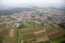 Vue aérienne de Champs agricoles et terres agricoles à Gries dans le département Bas Rhin, France