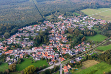 Vue aérienne de Vue sur le village à Schirrhoffen dans le département Bas Rhin, France