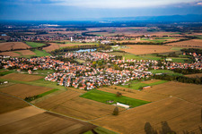 Vue aérienne de Du sud-ouest à Rountzenheim dans le département Bas Rhin, France